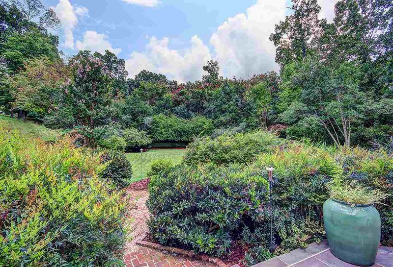 101 Flagstone Ct, Chapel Hill, NC 27517