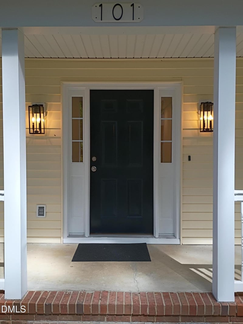 101 Flora Mcdonald Ln, Cary, NC 27511
