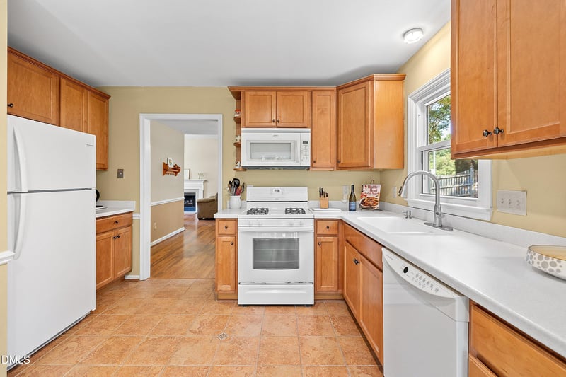 101 Gatepost Ln, Cary, NC 27513