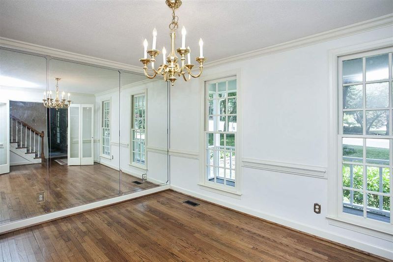 101 W Gerrell Ct, Cary, NC 27511