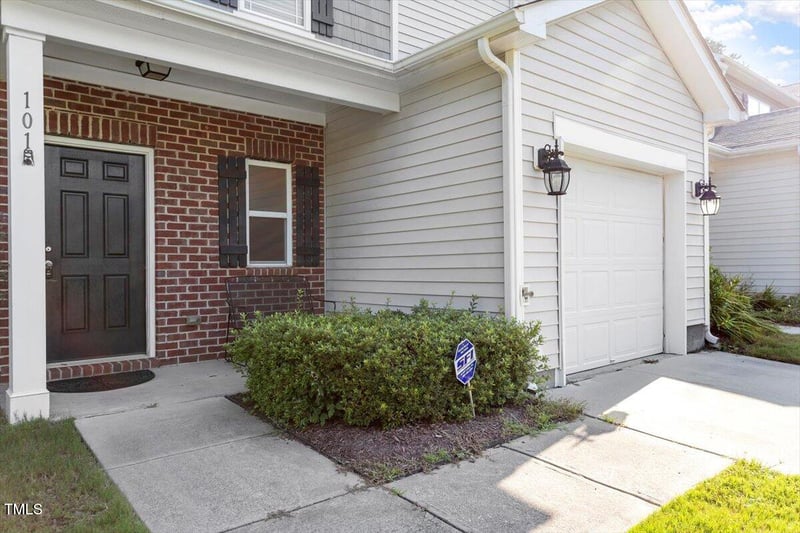 101 Golden Meadow Ct, Durham, NC 27704