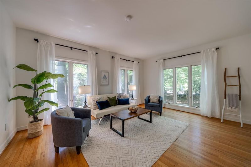 101 Hampshire Pl, Chapel Hill, NC 27516
