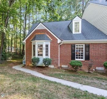 101 Hedgerow Ct, Cary, NC 27513