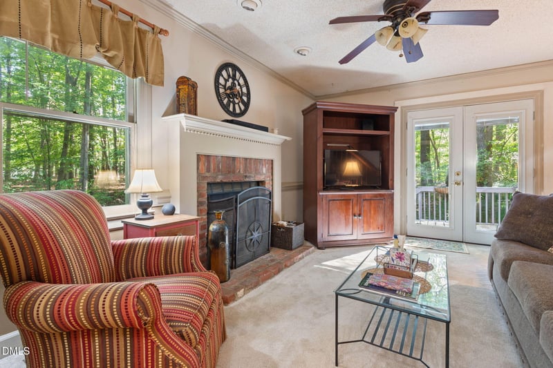 101 Hedgerow Ct, Cary, NC 27513