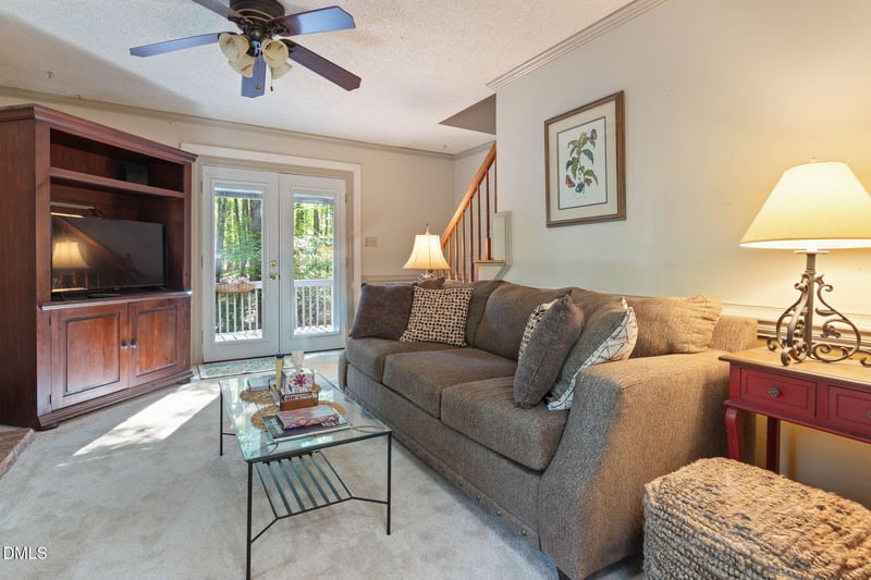 101 Hedgerow Ct, Cary, NC 27513