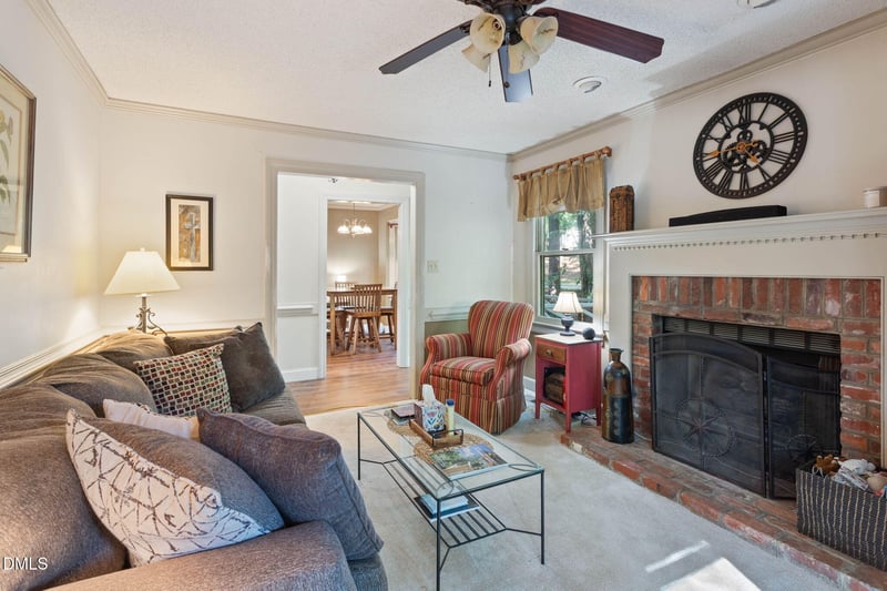 101 Hedgerow Ct, Cary, NC 27513