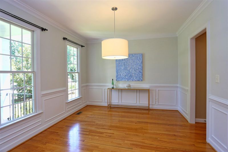 101 Highgrove Dr, Chapel Hill, NC 27516
