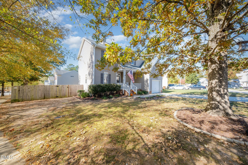 101 Holly Thorn Tc, Holly Springs, NC 27540