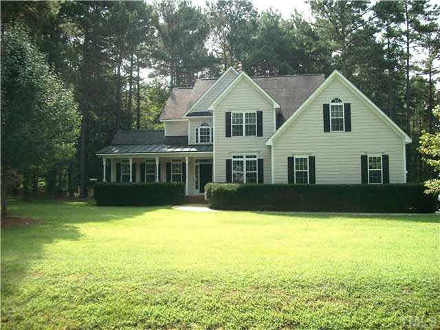 101 Honeysuckle Ct, Clayton, NC 27527