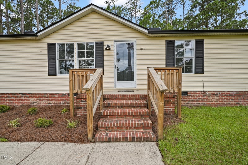 101 Hunter Field, Sanford, NC 27332