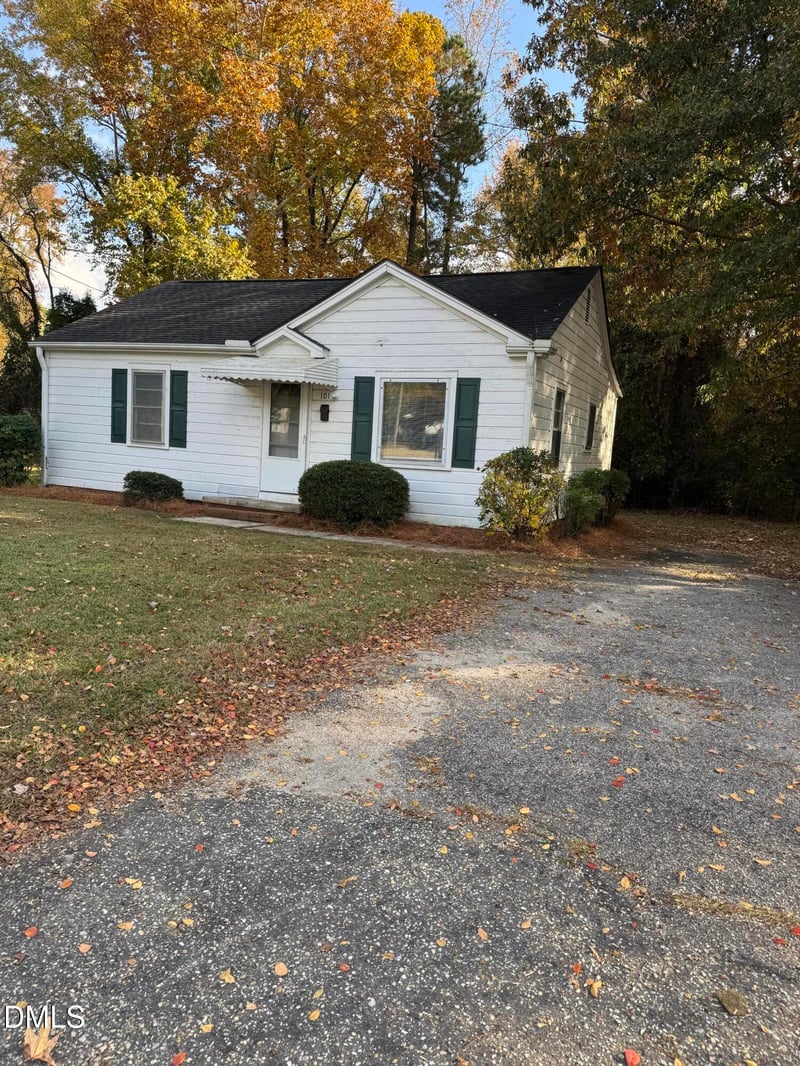 101 Joy St, Dunn, NC 28334