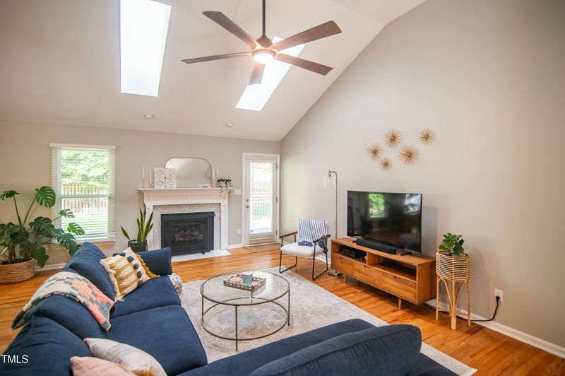 101 Lakeshore Dr, Durham, NC 27713