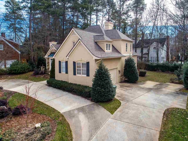 101 Large Oaks Dr, Cary, NC 27518