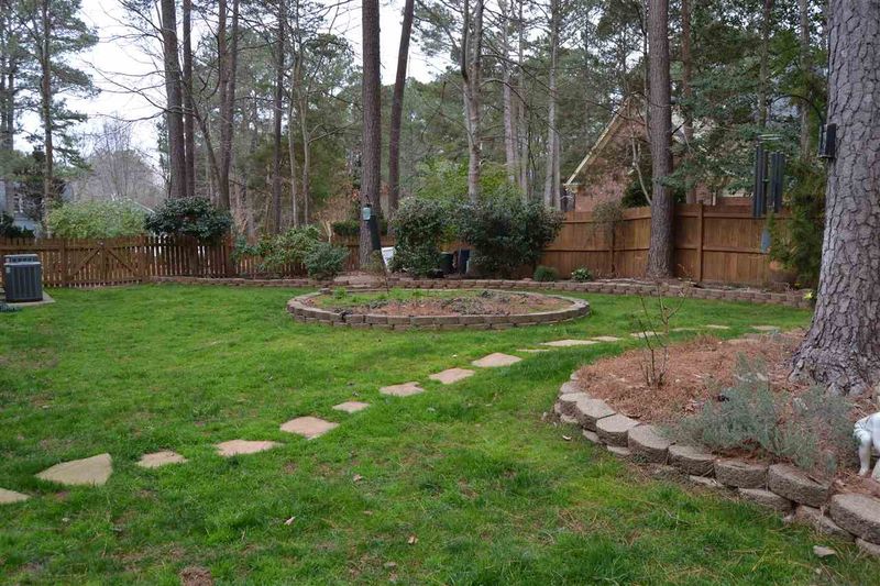 101 Loch Stone Ln, Cary, NC 27518