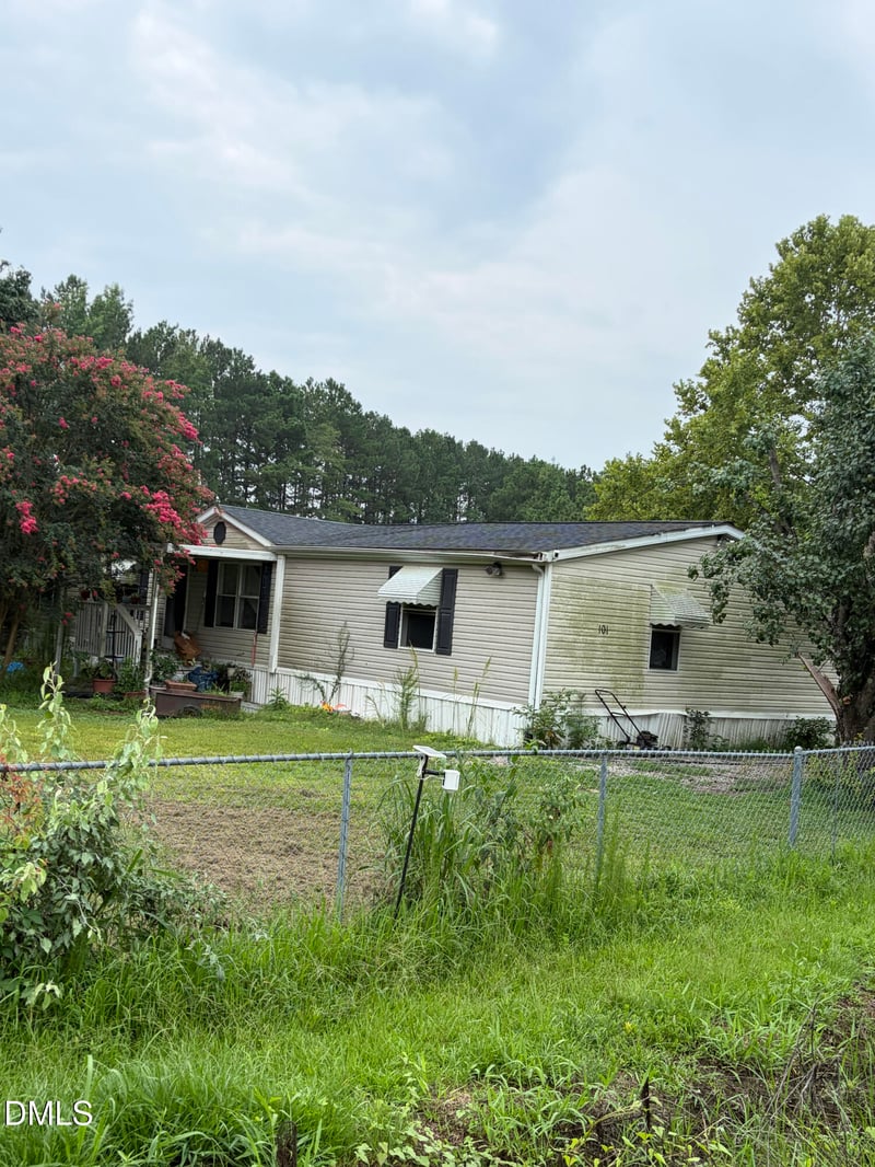 101 Lois Ln, Clayton, NC 27520