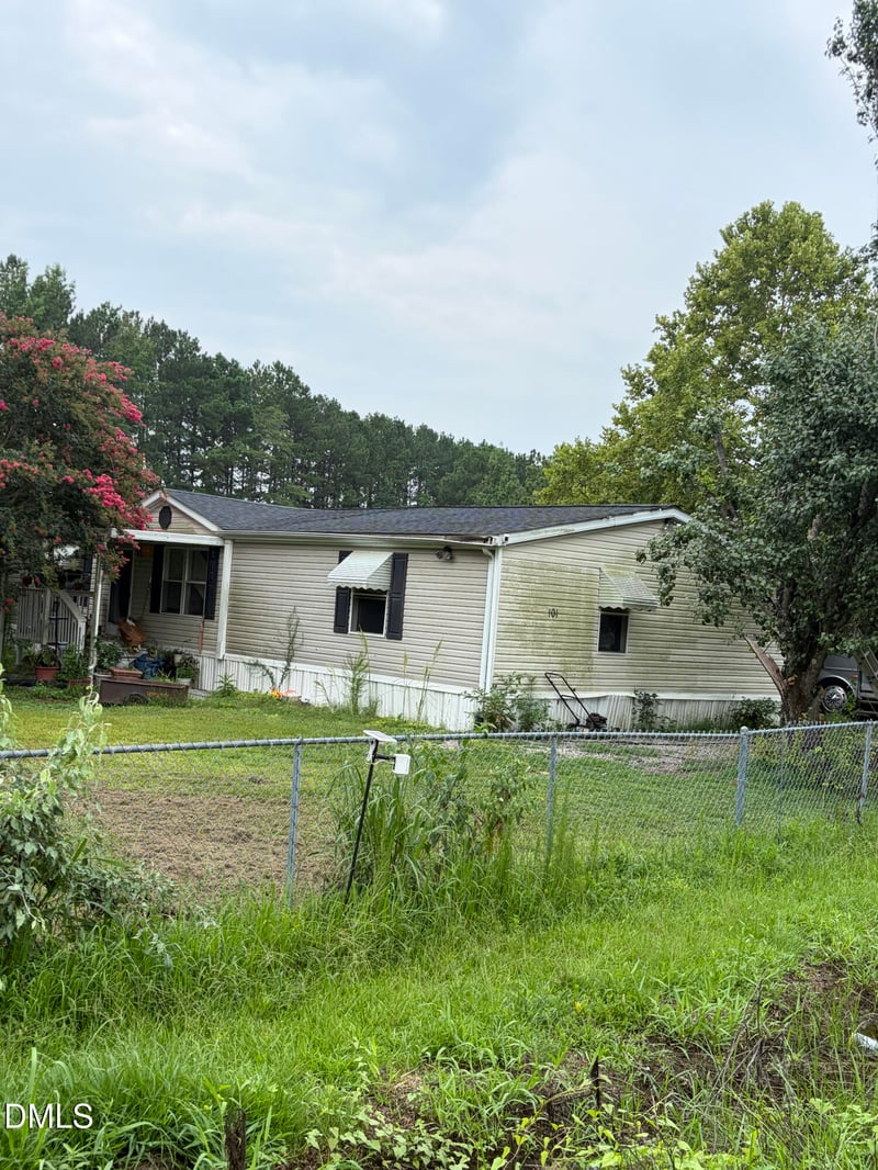 101 Lois Ln, Clayton, NC 27520