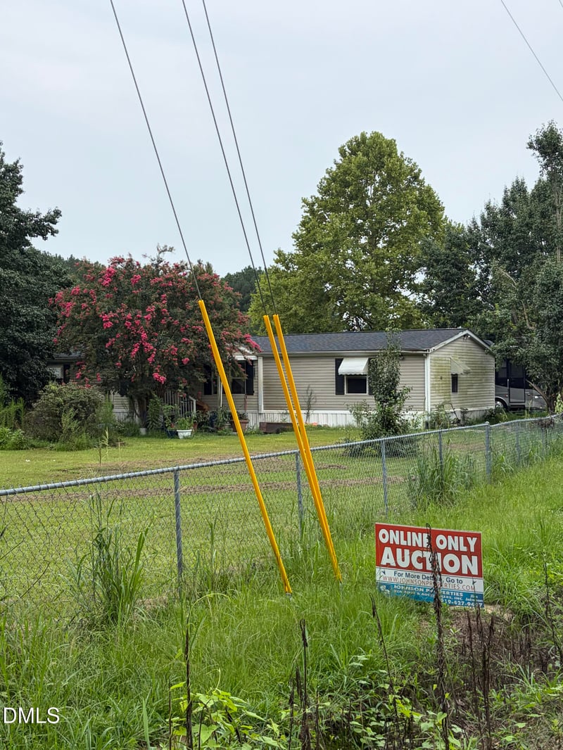 101 Lois Ln, Clayton, NC 27520