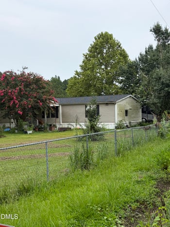 101 Lois Ln, Clayton, NC 27520