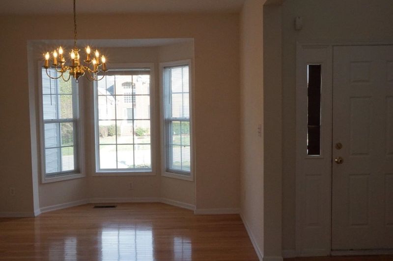 101 Manora Ln, Chapel Hill, NC 27516