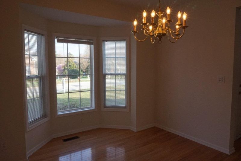 101 Manora Ln, Chapel Hill, NC 27516