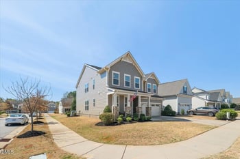 101 Martingale Dr, Holly Springs, NC 27540