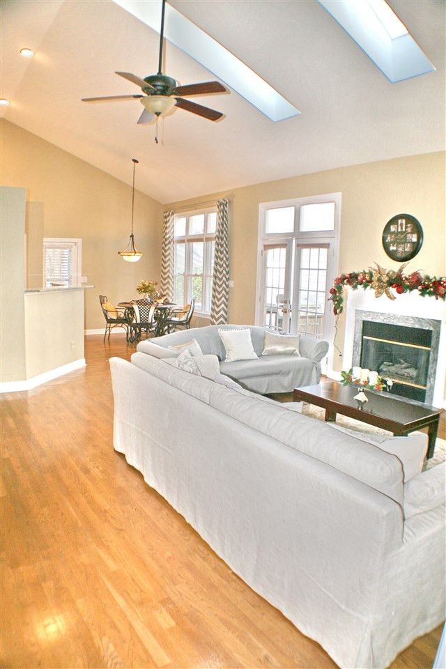 101 Meadowglades Ln, Cary, NC 27518
