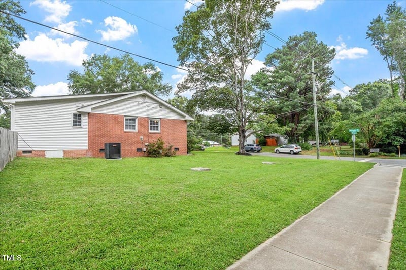 101 Murphy Dr, Cary, NC 27513