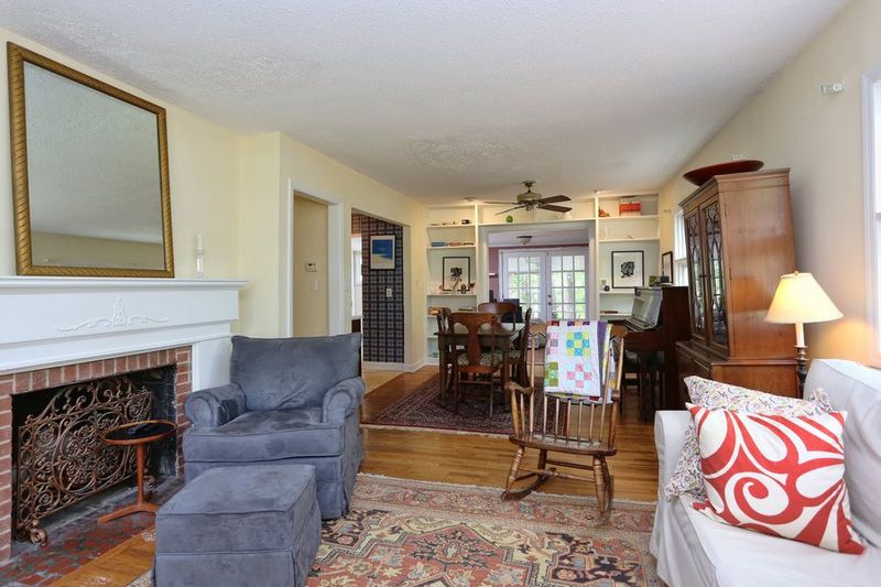 101 Nottingham Ln, Chapel Hill, NC 27517
