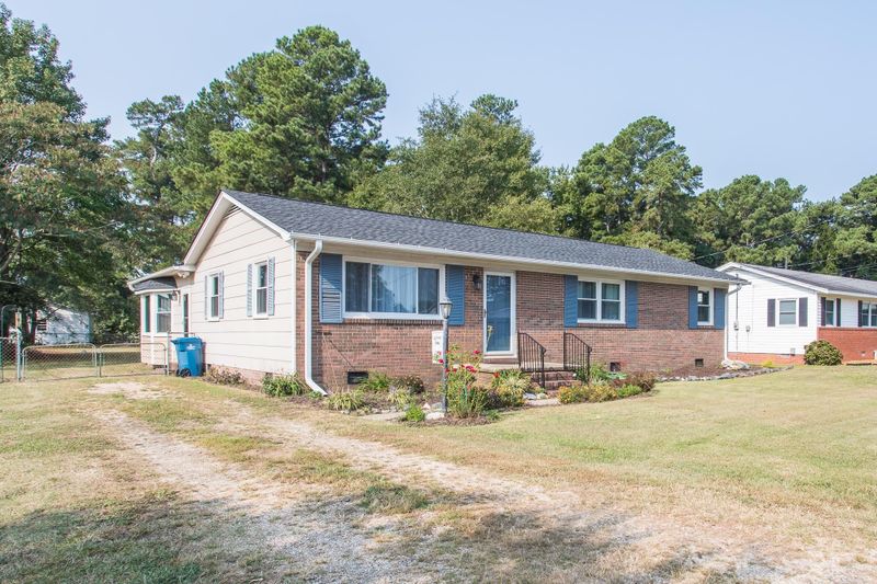101 Oakdale Dr, Dunn, NC 28334