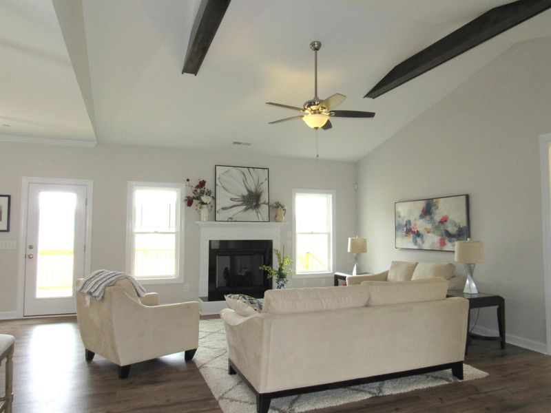 101 Oakhaven Dr, Holly Springs, NC 27540