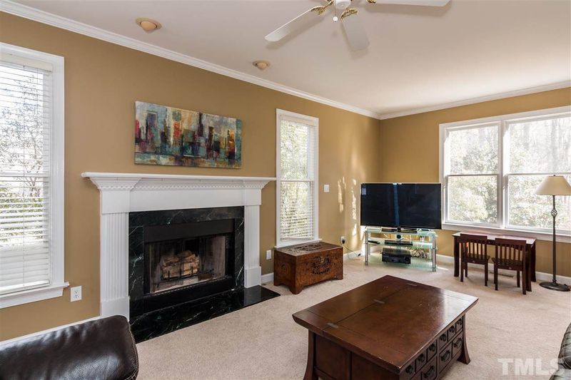 101 Parkside Cir, Chapel Hill, NC 27516