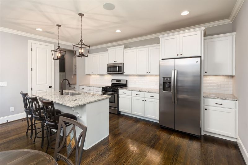 101 Pineland Cir, Raleigh, NC 27606