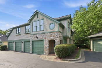 101 Presque Isle Ln #Bldg 100, Chapel Hill, NC 27514