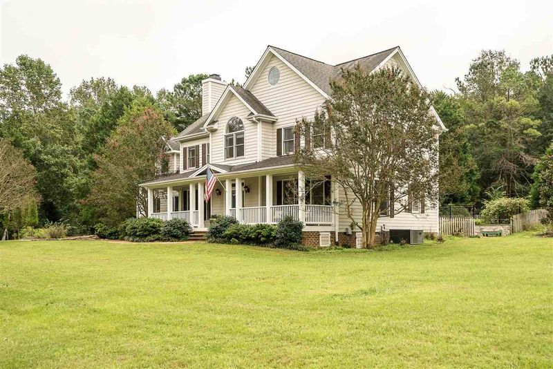 101 Quailview Dr, Chapel Hill, NC 27516