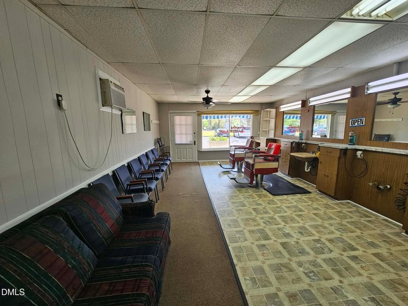 101 Railroad St, Selma, NC 27576