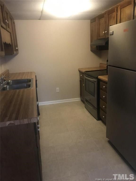 101 Rollingwood Dr, Dunn, NC 28334
