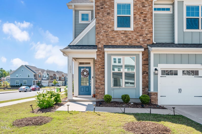 101 Rostova Way, Holly Springs, NC 27540