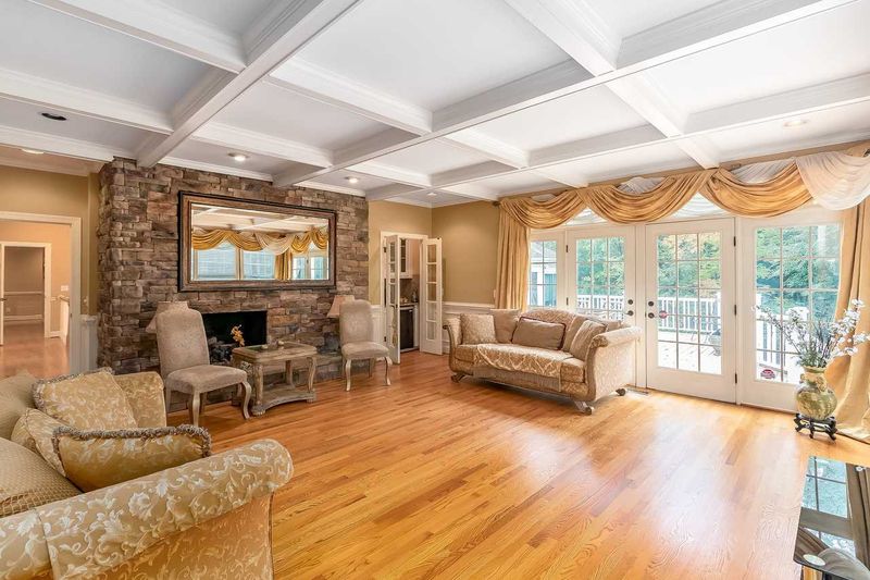101 Sheffield Cir, Chapel Hill, NC 27517