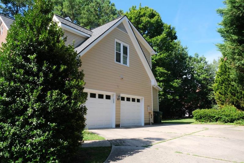 101 Shepton Dr, Cary, NC 27519
