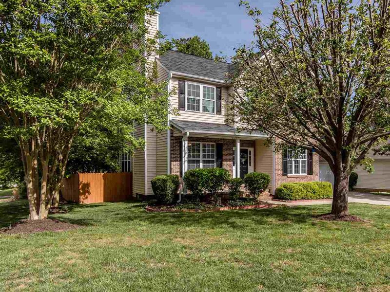 101 Shopsgate Ct, Holly Springs, NC 27540