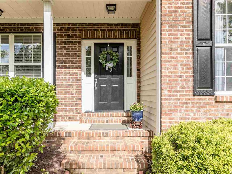 101 Shopsgate Ct, Holly Springs, NC 27540