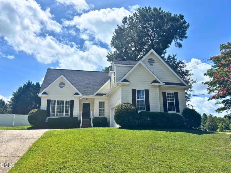 101 Somerset Farm Dr, Holly Springs, NC 27540