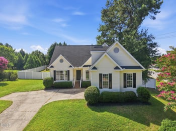101 Somerset Farm Dr, Holly Springs, NC 27540
