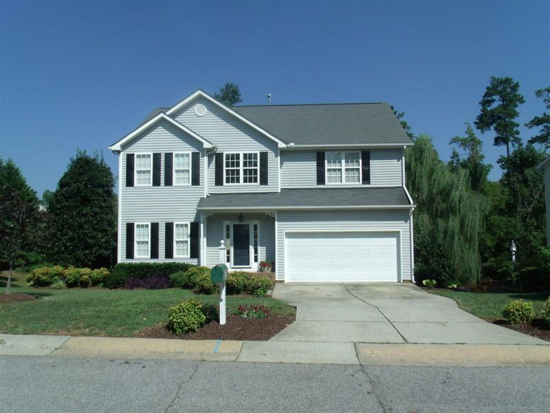 101 Spruce Ridge Ct, Holly Springs, NC 27540