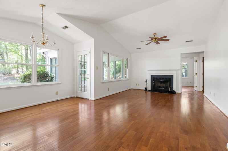 101 Standish Dr, Chapel Hill, NC 27517