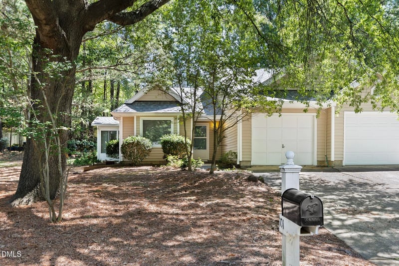 101 Standish Dr, Chapel Hill, NC 27517