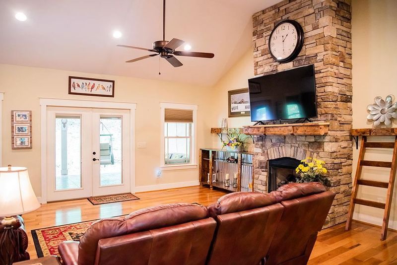 101 Stoneridge Ln, Roxboro, NC 27574
