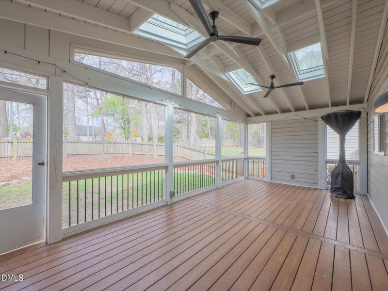101 Strathburgh Ln, Cary, NC 27518