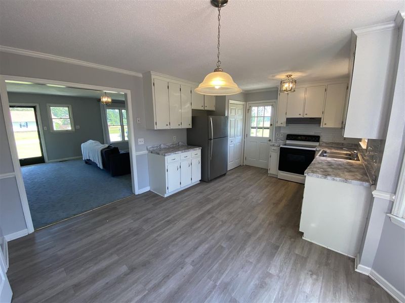 101 Summerbrooke Ct, Clayton, NC 27520