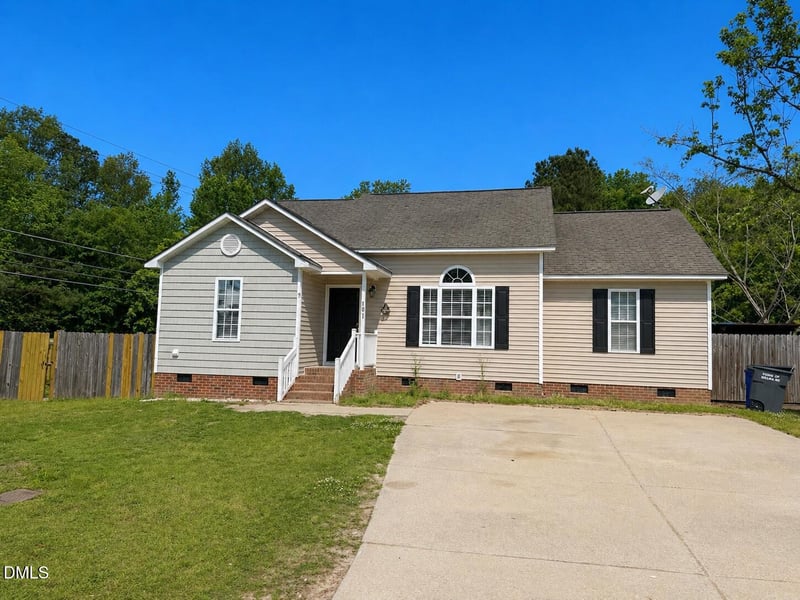 101 Thompson Dr, Selma, NC 27576